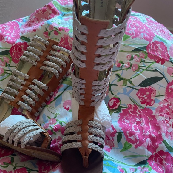 Joyfolie Sandals - Picture 2 of 3